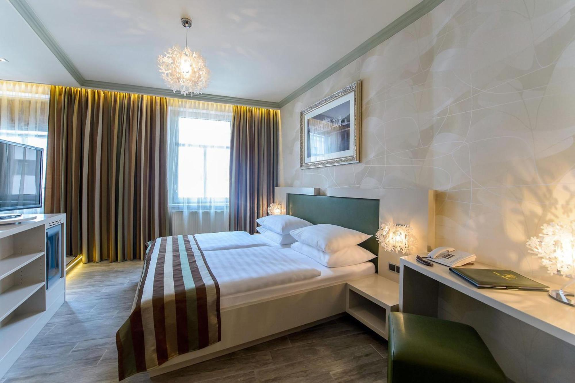 Luxury Suite Infrared Cabin